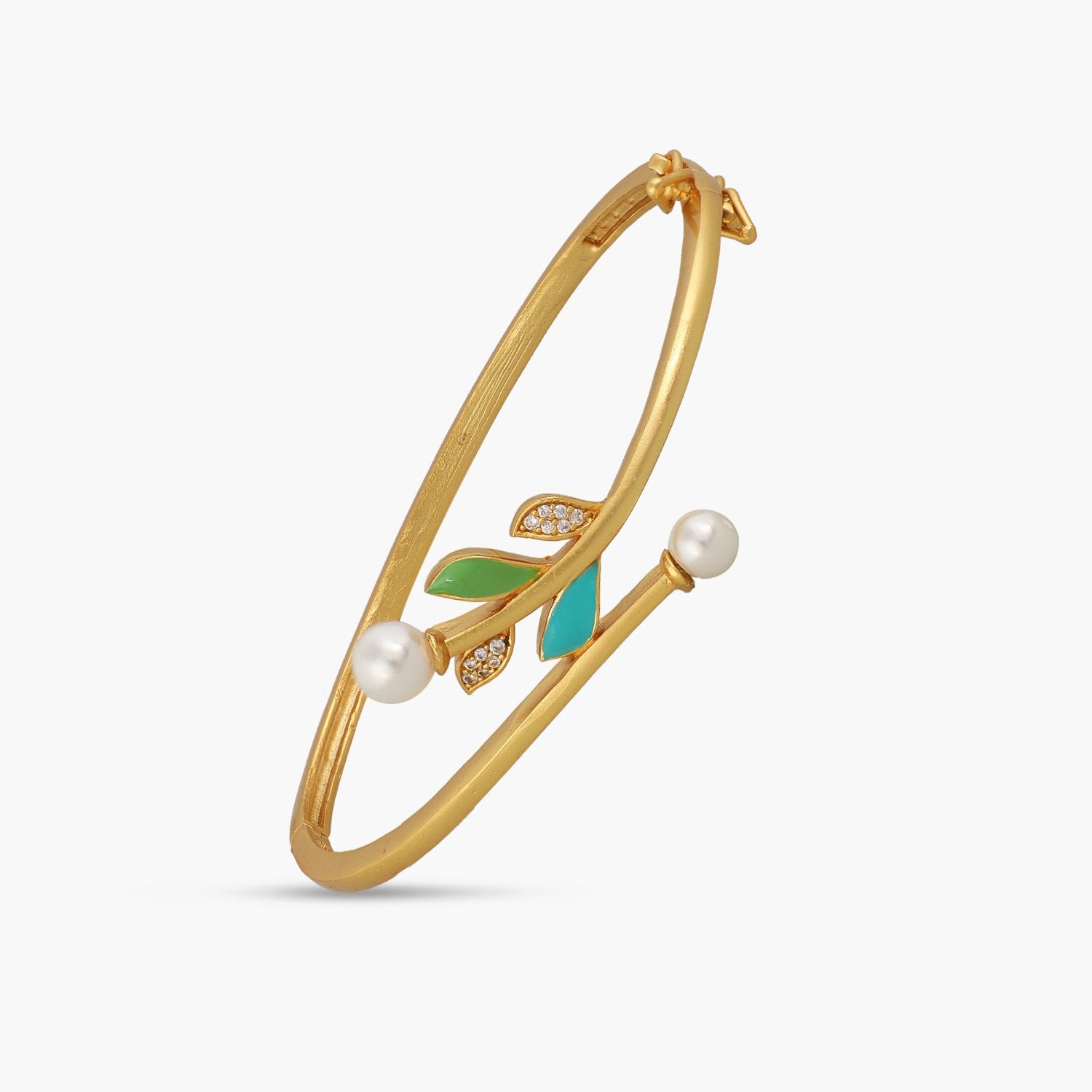 Hiraola's Product Image