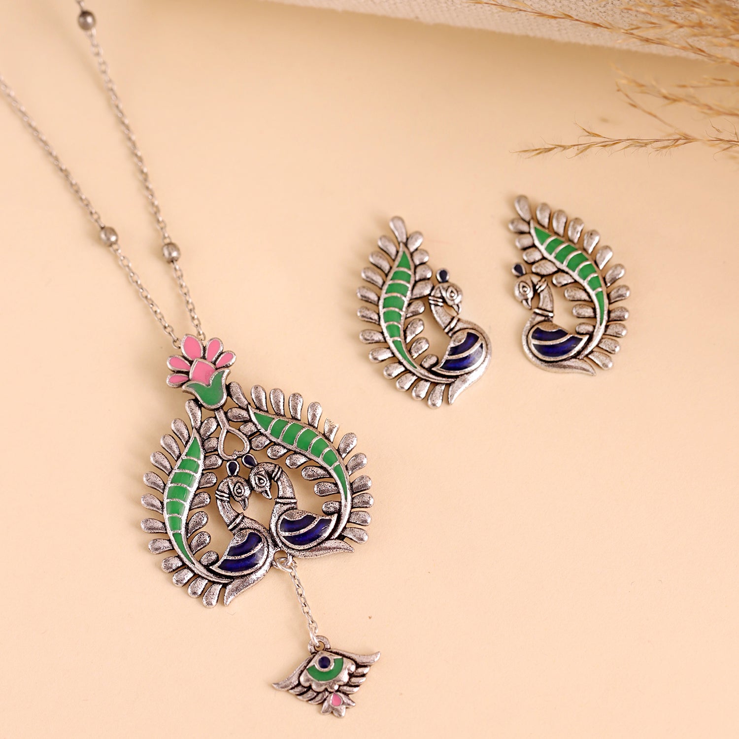 Hiraola's Product Image