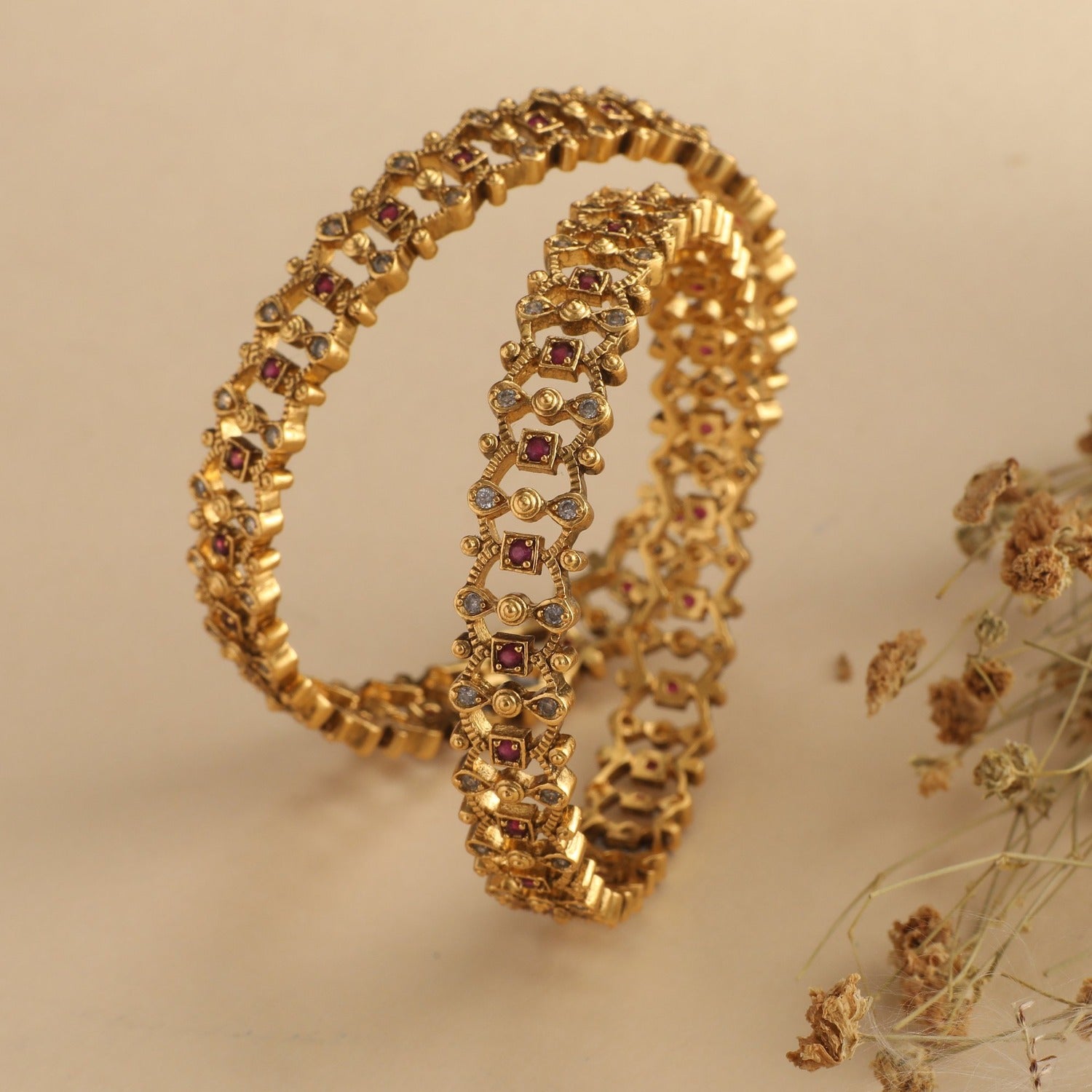 Hiraola's Product Image